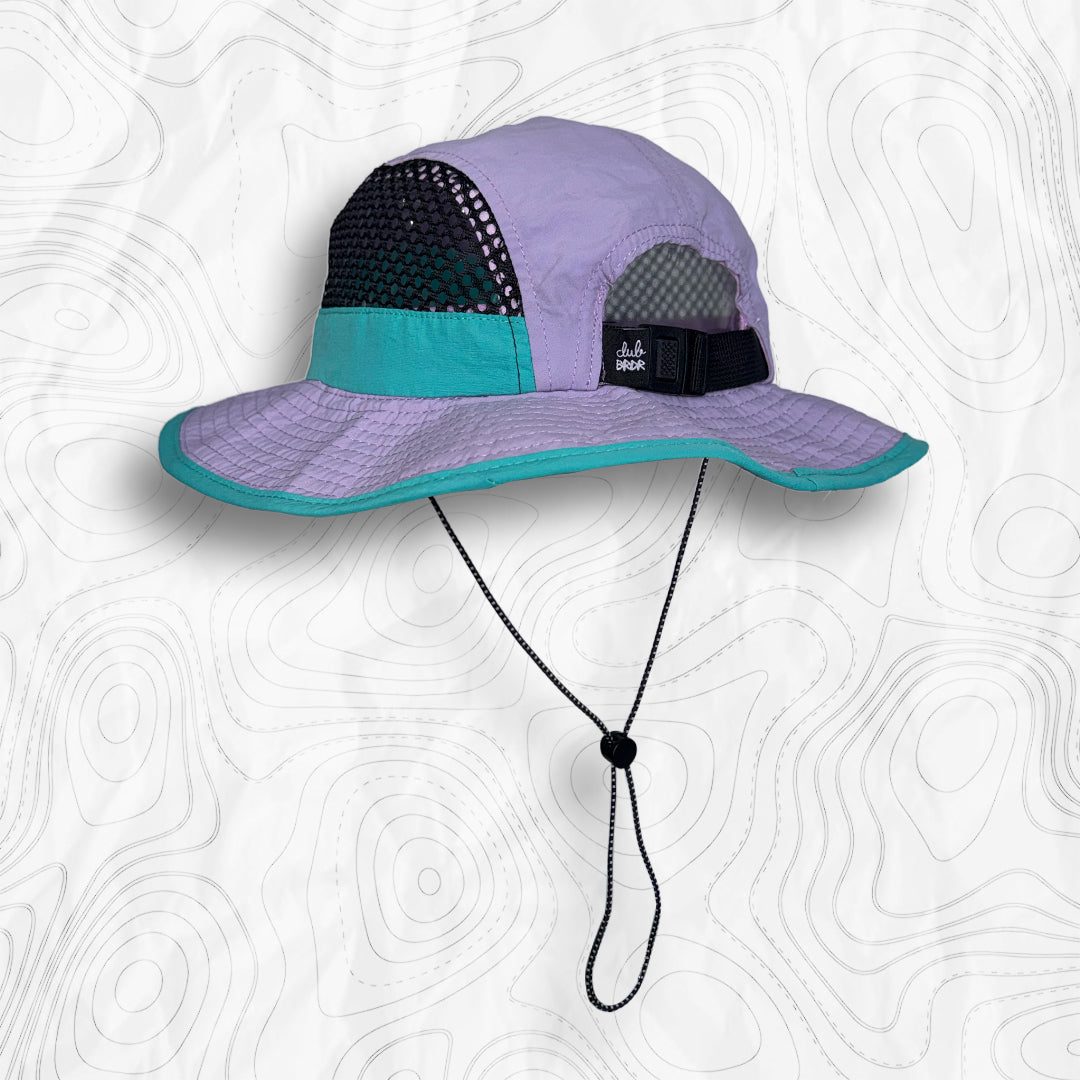 Bob club baroudeur tempo coloris "sea" (turquoise et Lila) Coté avec mesh aéré pour plus de confort 